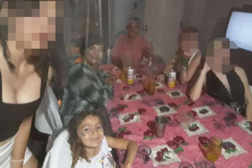 
La última foto de la familia antes de la masacre. El ausente es el acusado del triple crimen. | Gentileza / 0221.com.ar
   