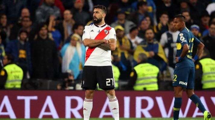 
    En modo Oso. Así festeja el delantero de River cada gol suyo. / LOS ANDES.
   