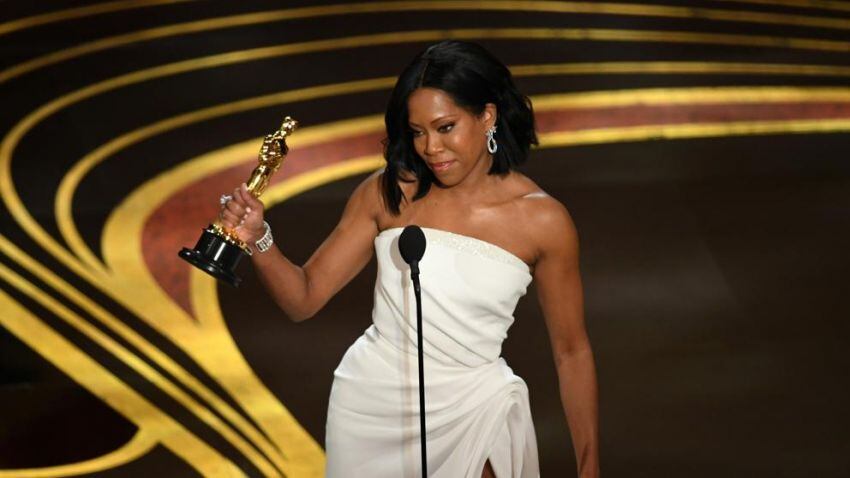 
    Regina King ganó la primera estatuilla de la noche del Oscar por su rol de reparto.
   