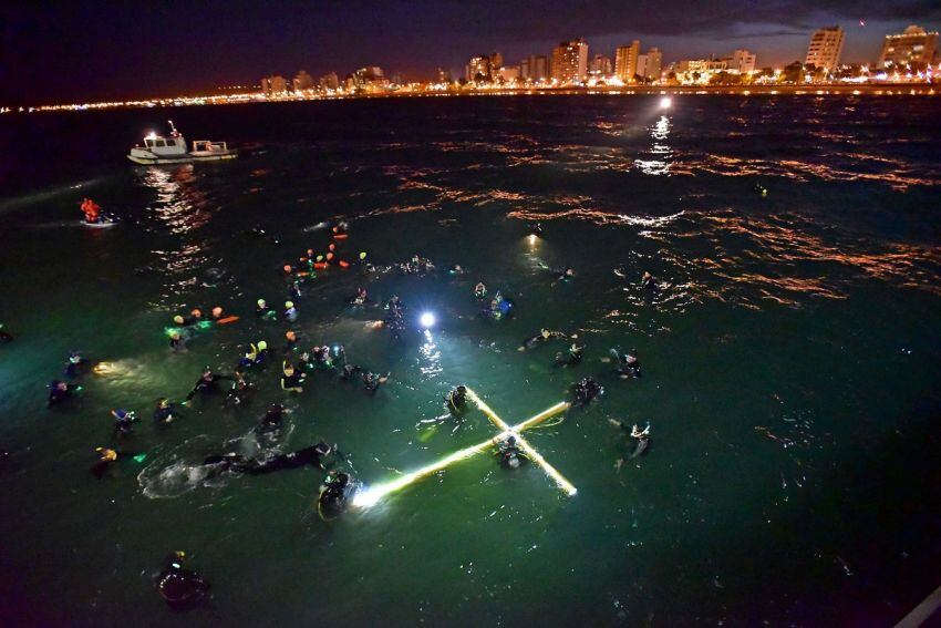 
Chubut. Un espectacular Vía Crucis Submarino en Puerto Madryn.
