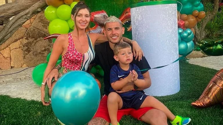 Lucas Hernández, Amelia Llorente y su hijo