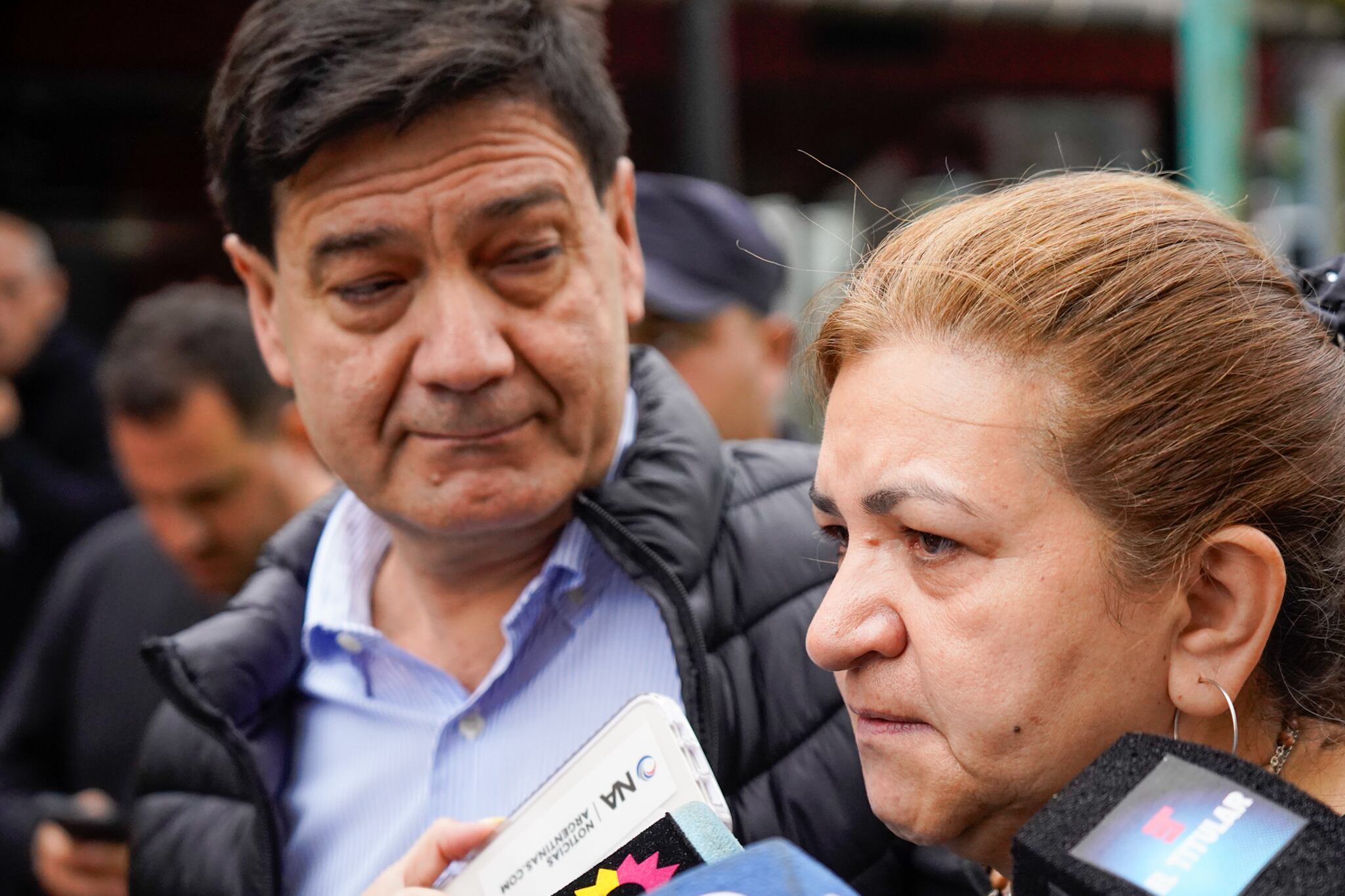 02-01 Los padres de Leandro Baez Sosa , junto a su abogado Fernando Burlando , llegan a los tribunales de Dolores para la primera audiencia del juicio por el asesinato del joven en manos de un grupo de rugbiers. foto: CLARÍN