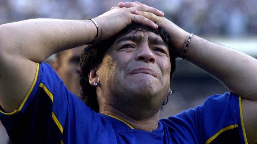 Diego Maradona durante su partido despedida, en La Bombonera. 