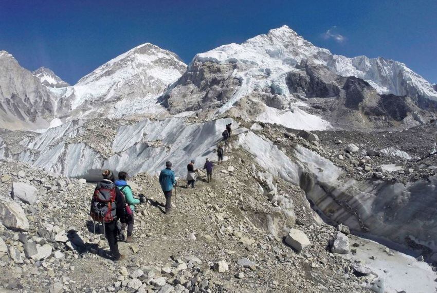 
    El monte Everest tiene 8.848 metros de altura. / AP
   