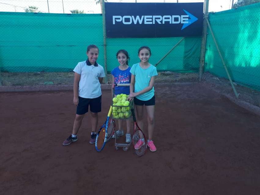 
    Club House Palmares crece y de a poco las nenas se enamoran del deporte.
   