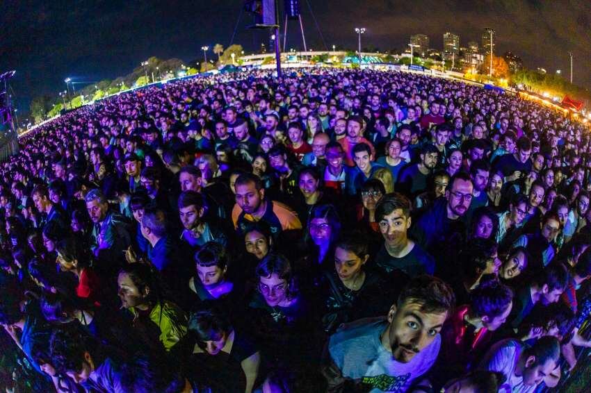 
20 mil fans se dejaron llevar por esta macumba rockera.
