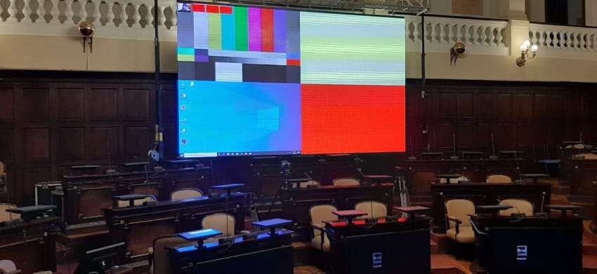 
Prensa Senado | La pantalla qu mostrará los rostros de los legisladores tiene 5 metros de ancho por 3 de alto.
   