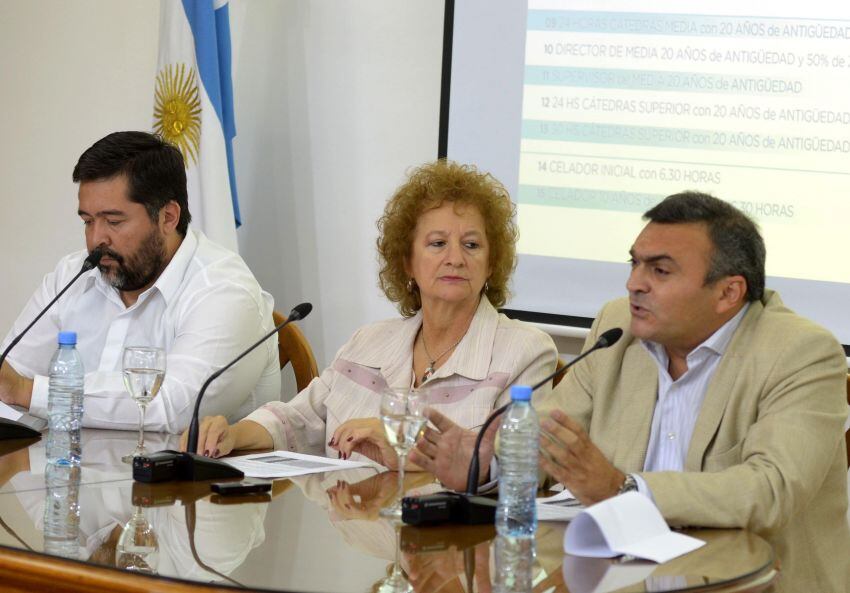 
    Durante el gobierno de Pérez en la mesa como coordinador paritario.(Archivo / Los Andes)
   