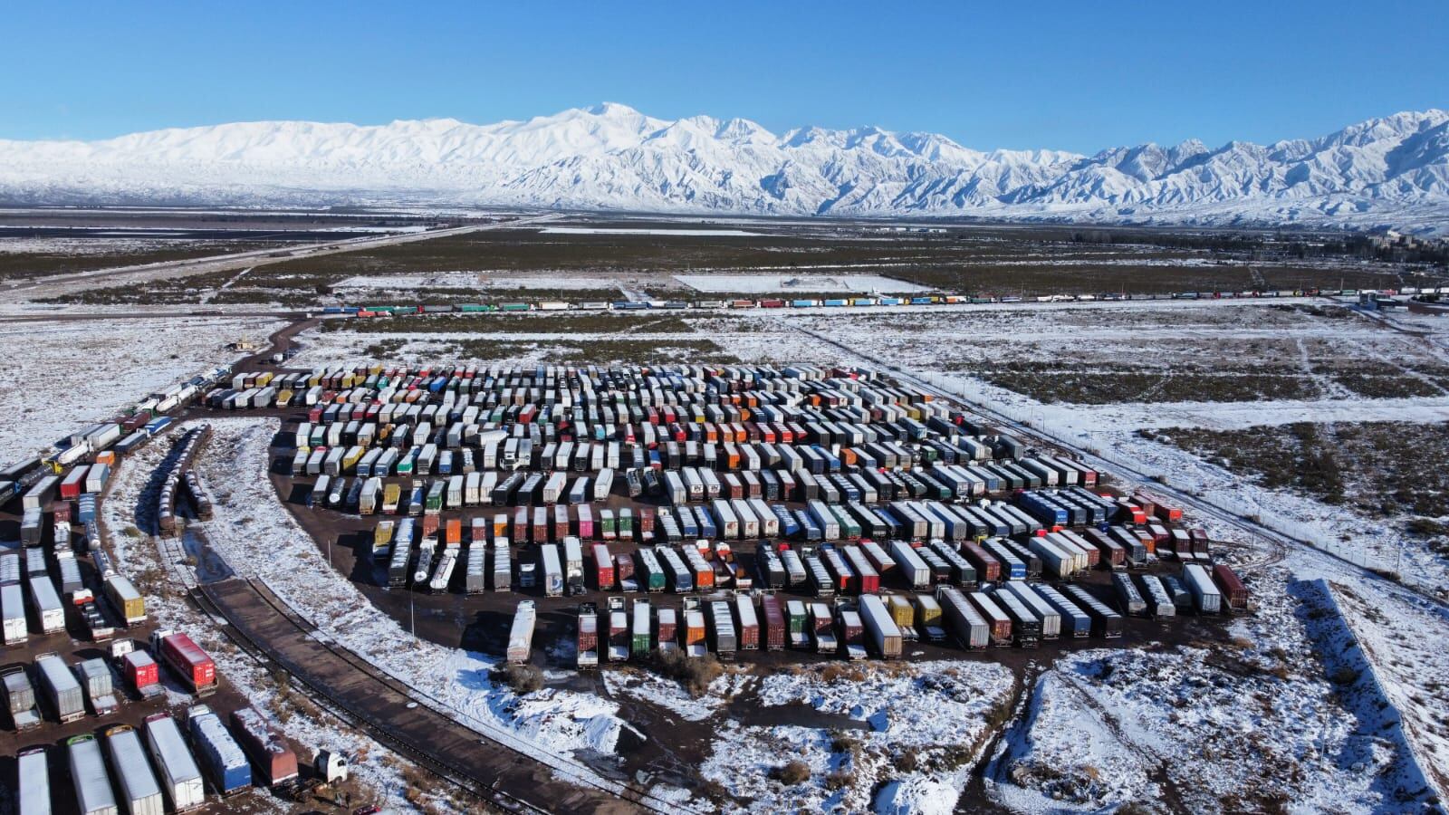 Las impactantes postales de las nevadas en Alta Montala que impiden la reapertura del Paso a Chile. Foto: Ignacio Blanco / Los Andes.