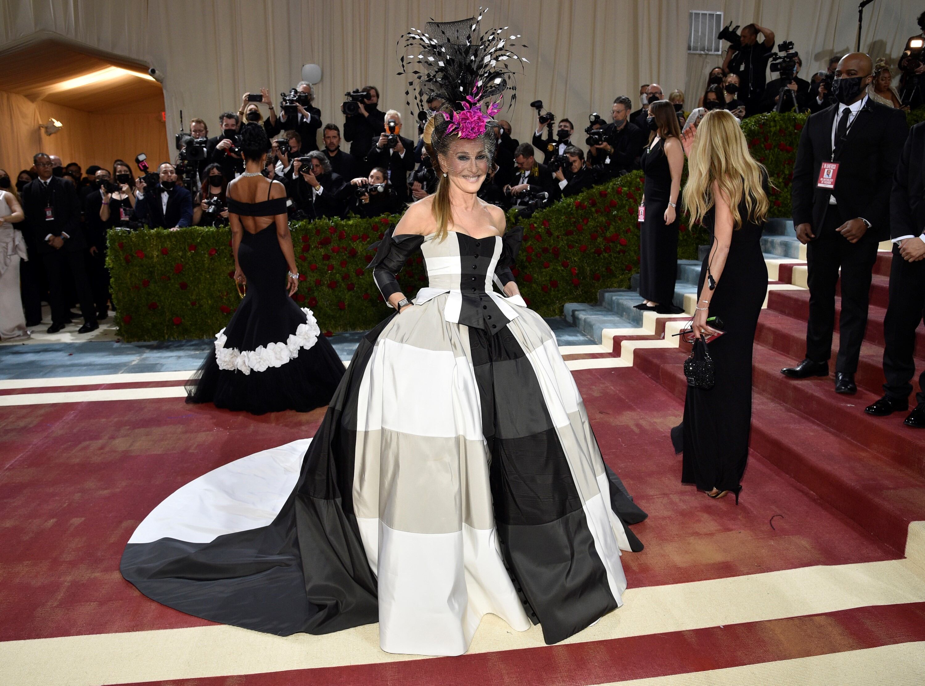 Sarah Jessica Parker, una de las figuras clásicas de la alfombra de la Met Gala 2022.