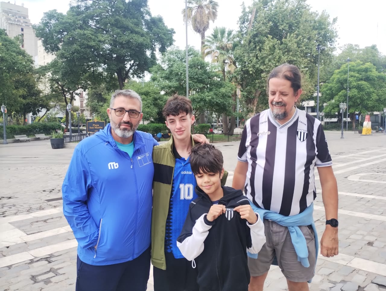 Familias enteras viajaron a Córdoba para alentar al Lobo