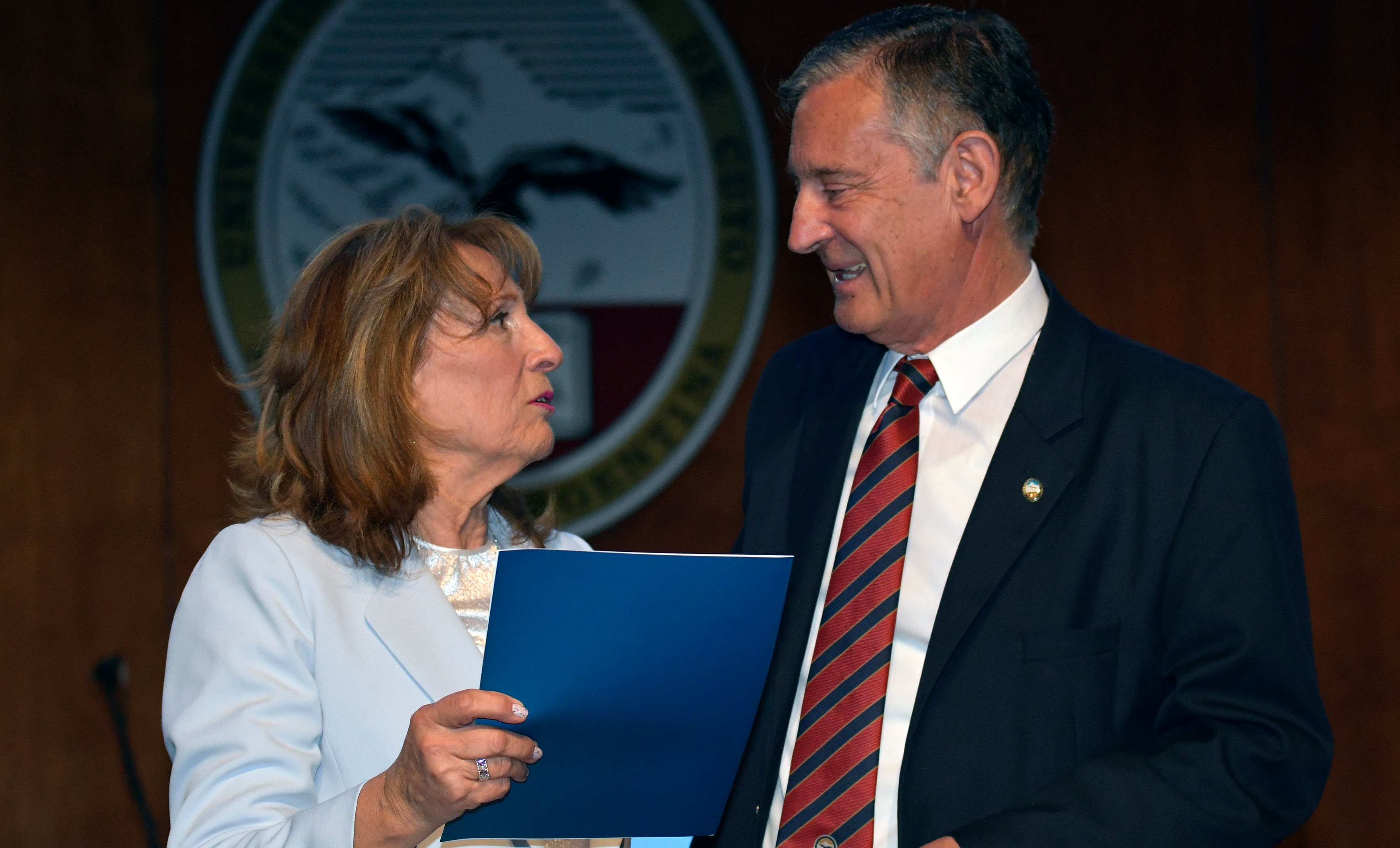 Asumen Esther Sánchez como Rectora y Gabriel Fidel Vicerrector en UNCuyo
a Universidad Nacional de Cuyo (UNCuyo) renovará sus principales autoridades hoy, día en el que además se celebra un nuevo aniversario de la casa de estudios por el inicio oficial de su cursado, por primera vez en 1939. Daniel Pizzi, que ha sido rector durante 8 años, dejará su cargo en manos de Esther Sánchez, decana de Ciencias Económicas, quien tomará el poder junto a Gabriel Fidel, que será el vicerrector y reemplazará a Jorge Barón

Foto: Orlando Pelichotti