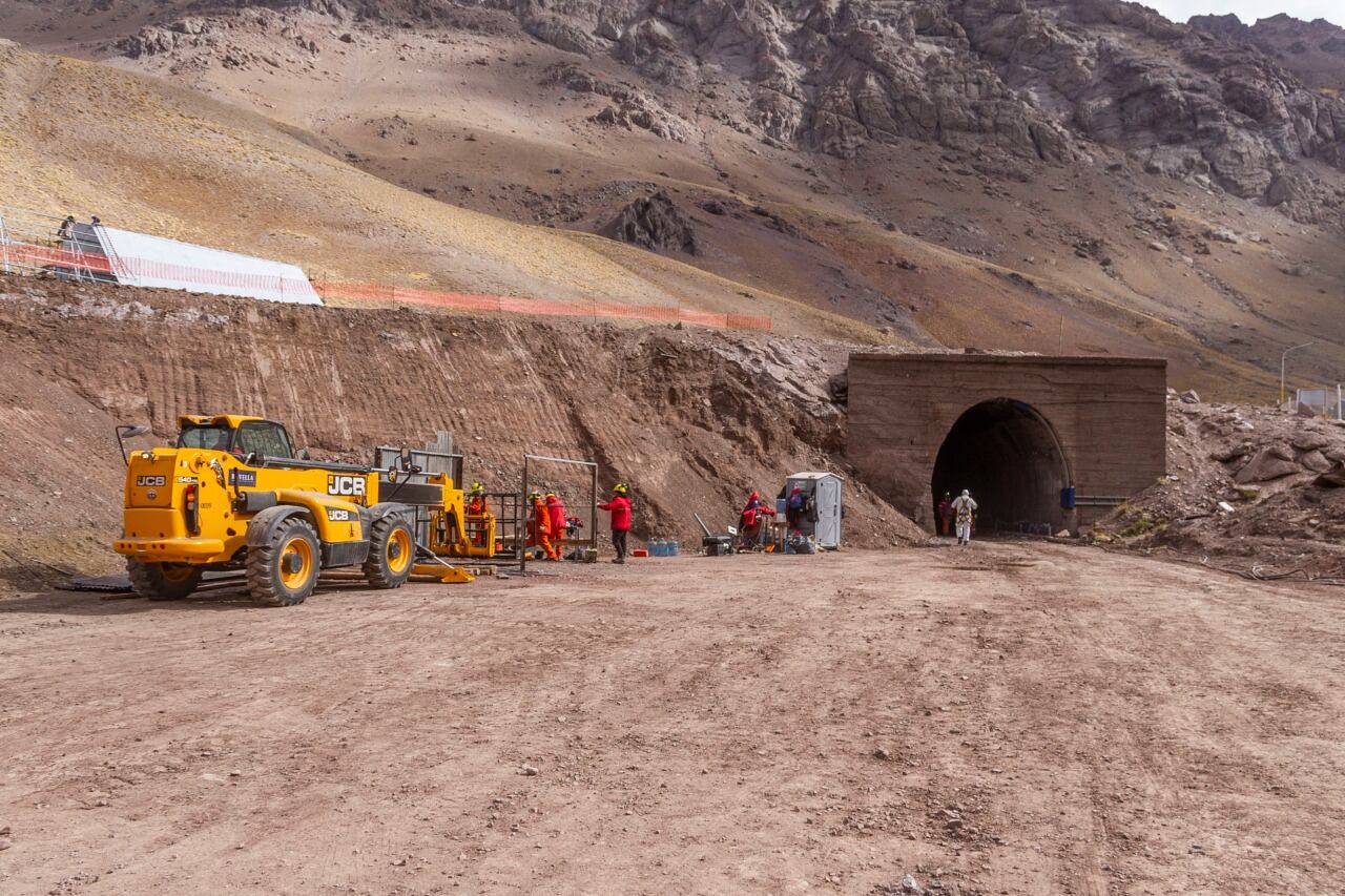 Túnel Caracoles: confirman que los restos hallados son son humanos ni arqueológicos y retomarán las obras en septiembre. Foto: Prensa Presidencia de la Nación.