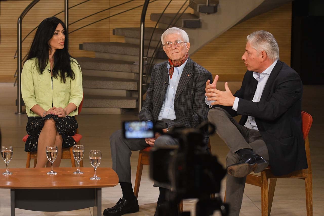 Marita Ahumada, presidente de la Cámara de Empresarios Mineros de Mendoza; Eddy Lavandaio, integrante de la Asociación Geológica de Mendoza; y Emilio Guiñazú, gerente general de Potasio Río Colorado e Impulsa Mendoza. Foto: José Gutierrez / Los Andes