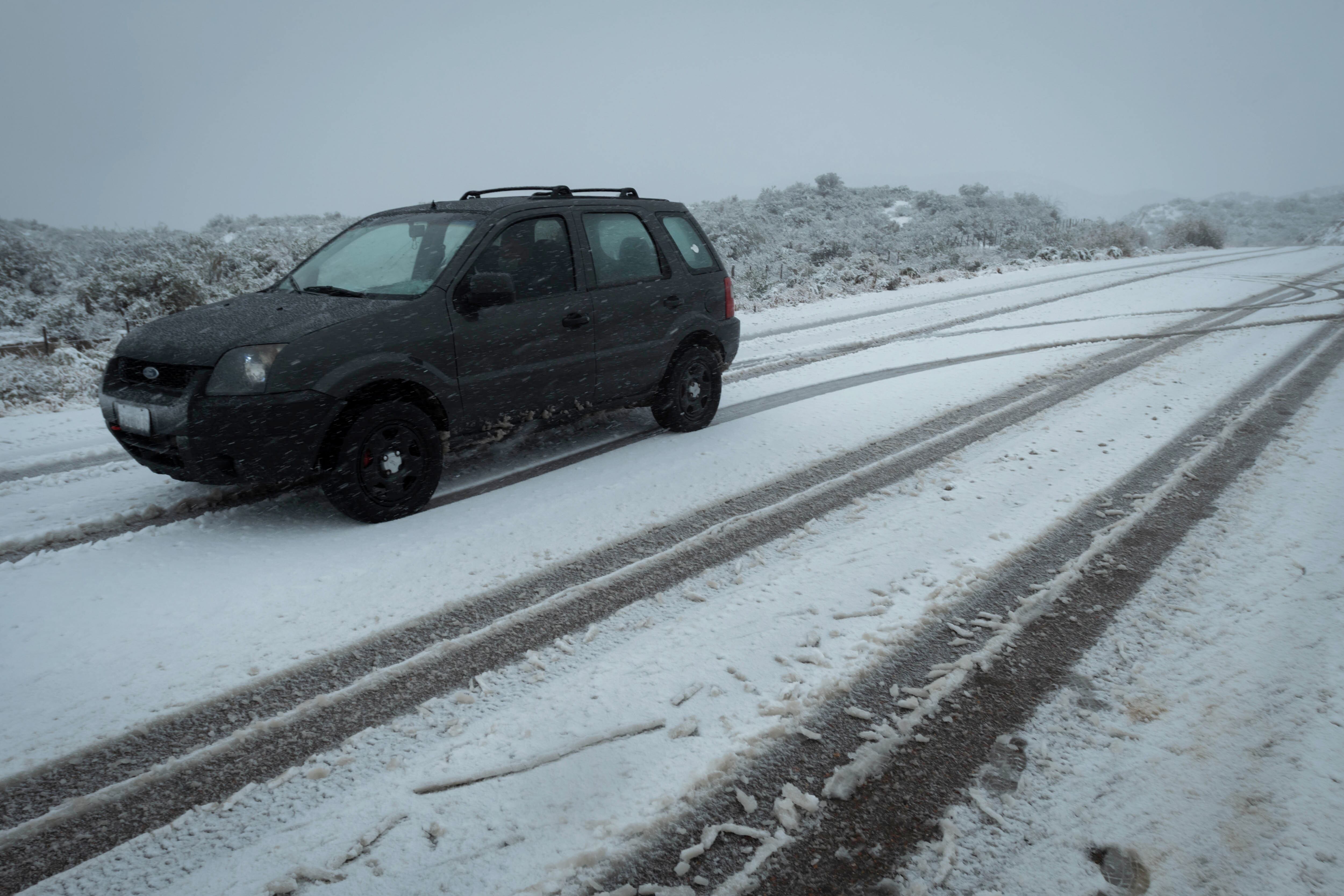 Cortaron la ruta 86 por las intensas nevadas que une San José con Ugarteche.