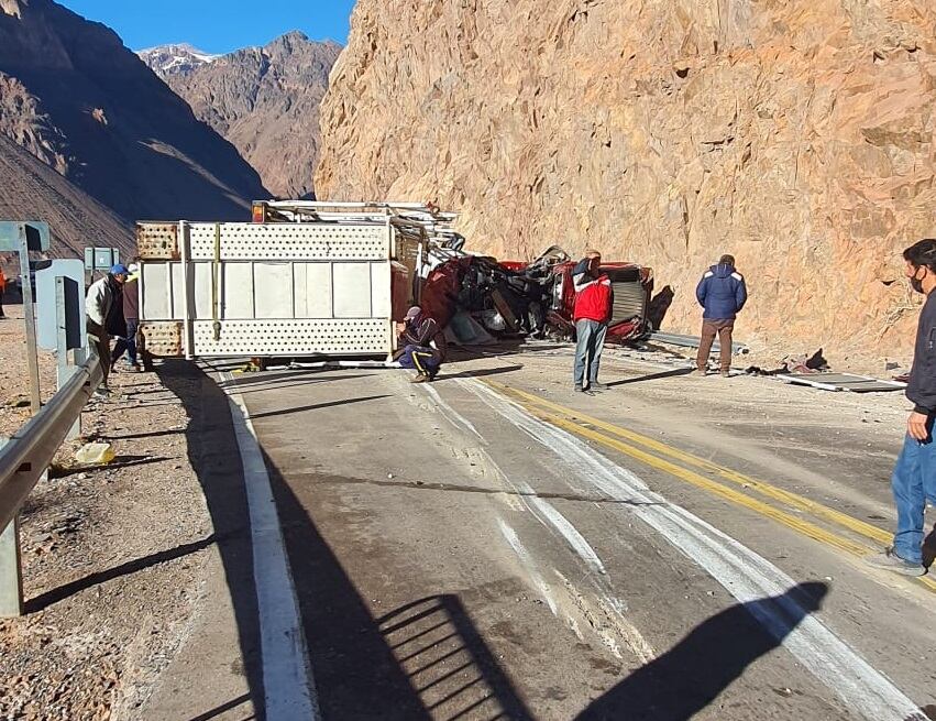 Volcó un camión en Polvaredas