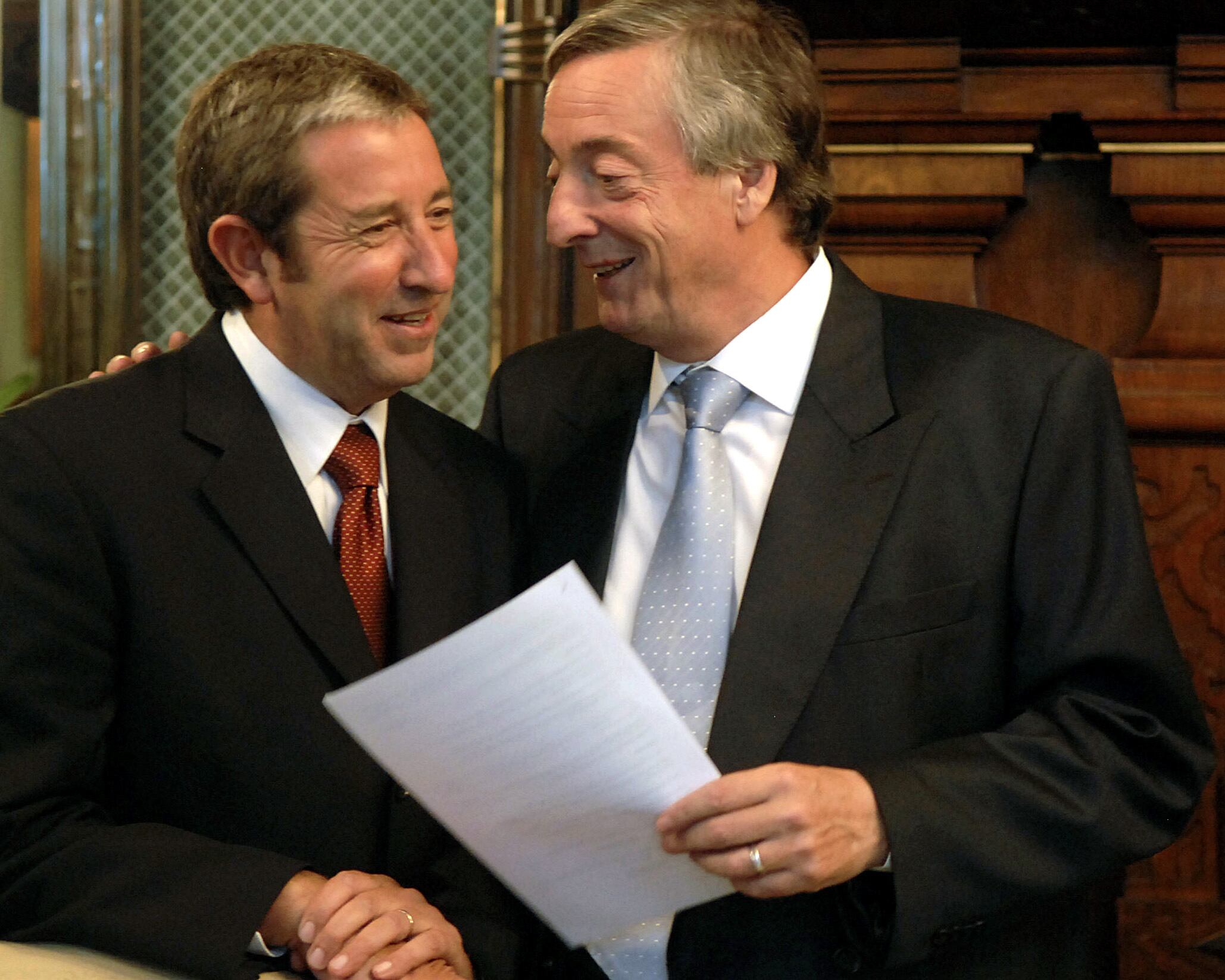 Julio Cobos y Néstor Kirchner en 2006.