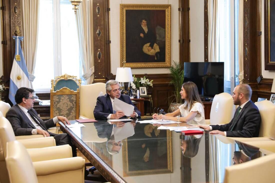 El anuncio se realizó luego de que el presidente Alberto Fernández encabezara una reunión en la Casa Rosada con los ministros de Economía, Martín Guzmán, y de Trabajo, Claudio Moroni, y la titular de la Anses, Fernanda Raverta.