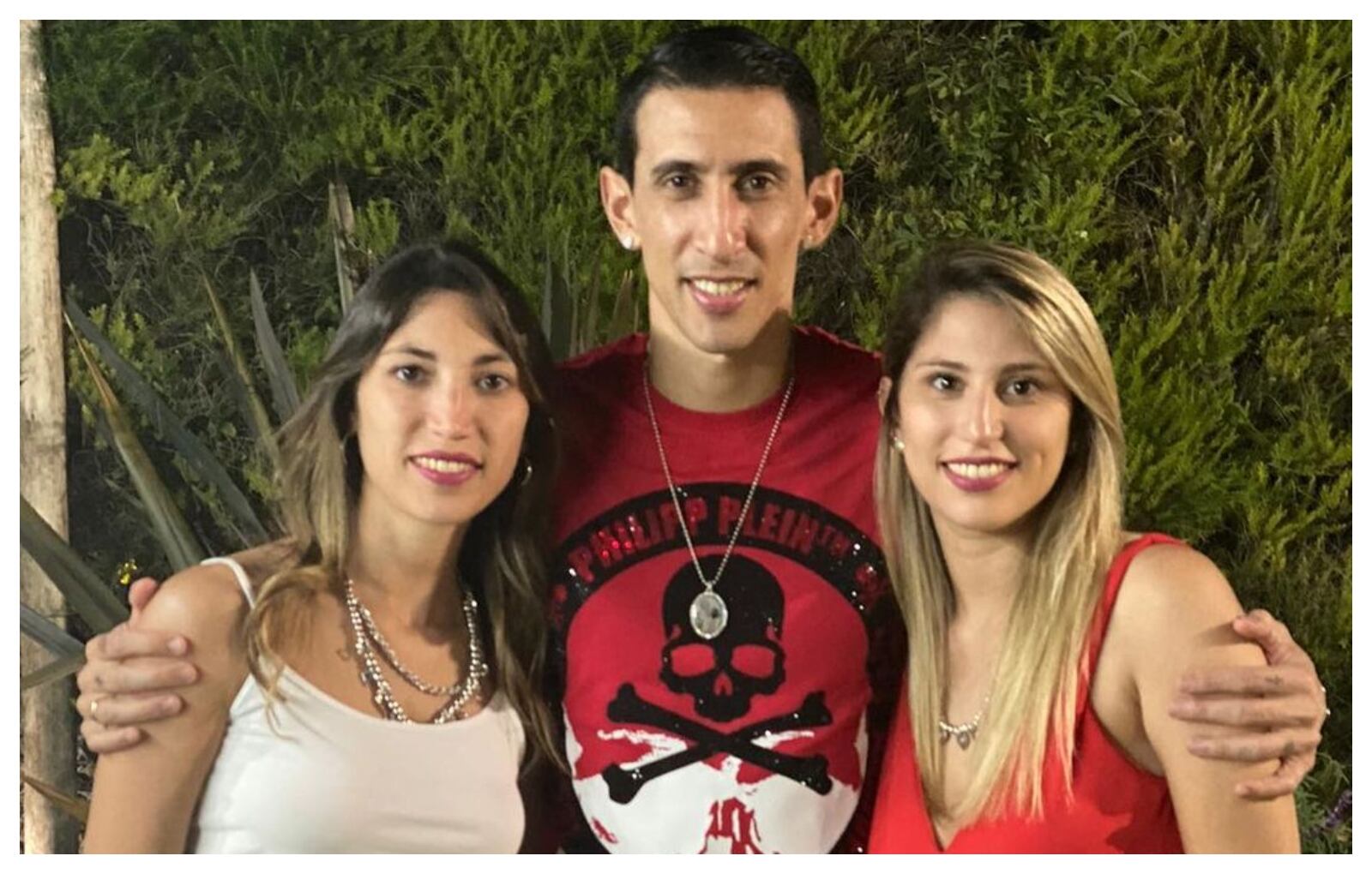 El jugador argentino tiene dos hermanas a las que apoya mucho.