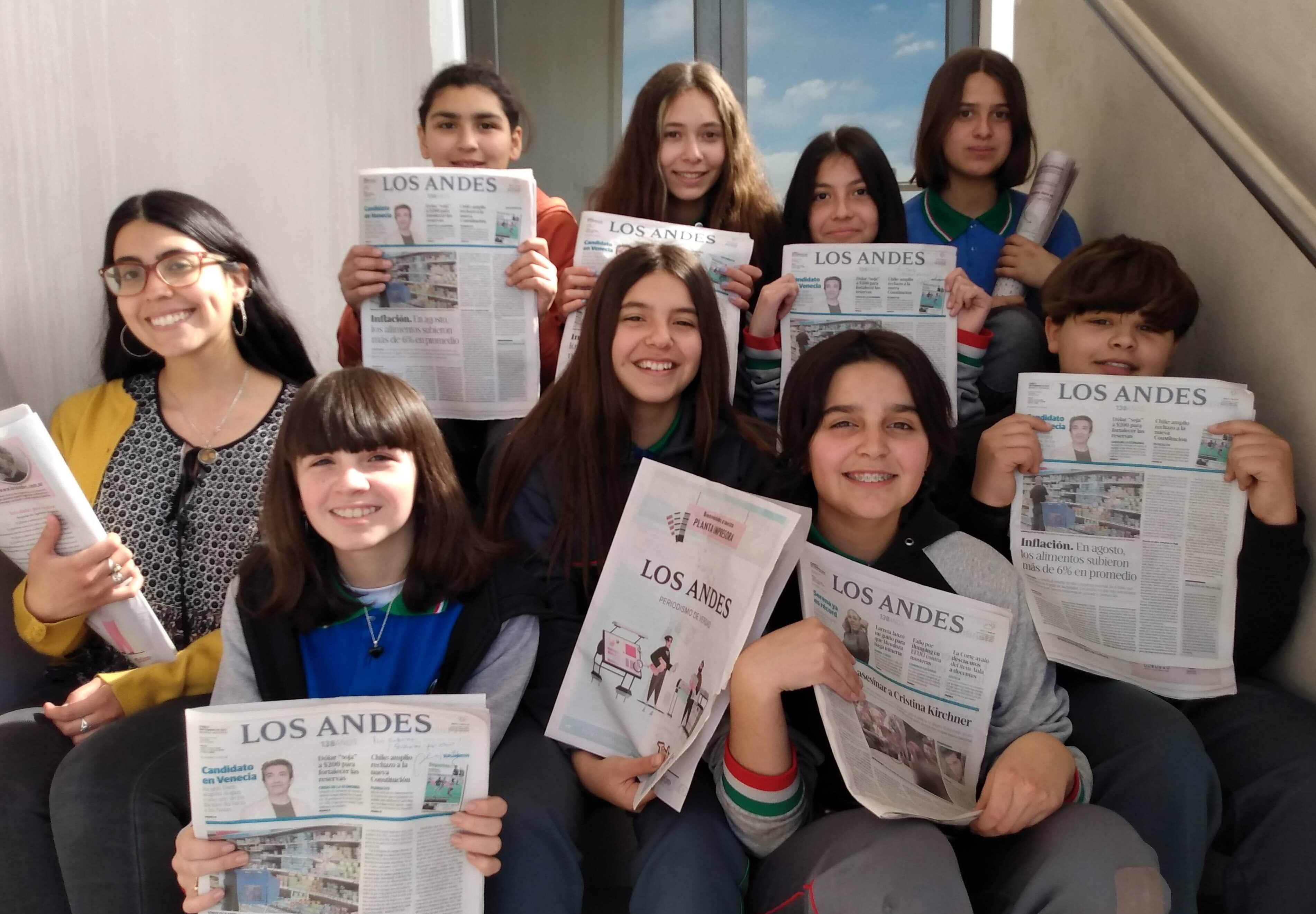 Julia, Catalina, Bianca, Stella, Sol, Joaquín, Camila y Malena, acompañados por Giuliana Cerúsico.

