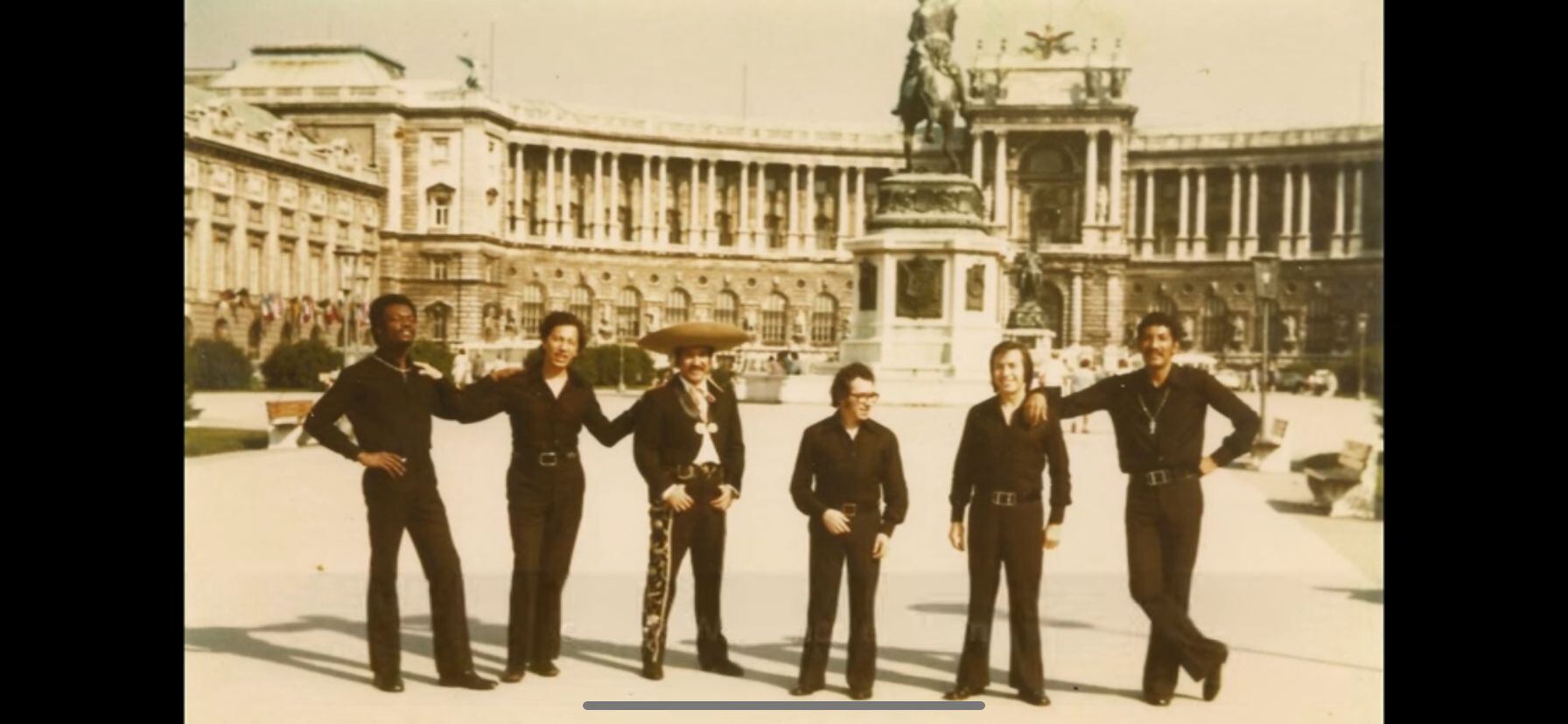 Junto al grupo en la década del '70.