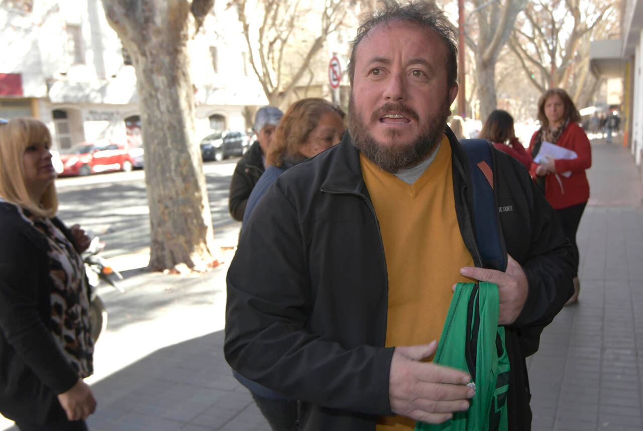 Roberto Macho del gramio de  ATE, Asociación de Trabajadores del Estado de Mendoza, el gobierno provincial convocó nuevamente a paritarias