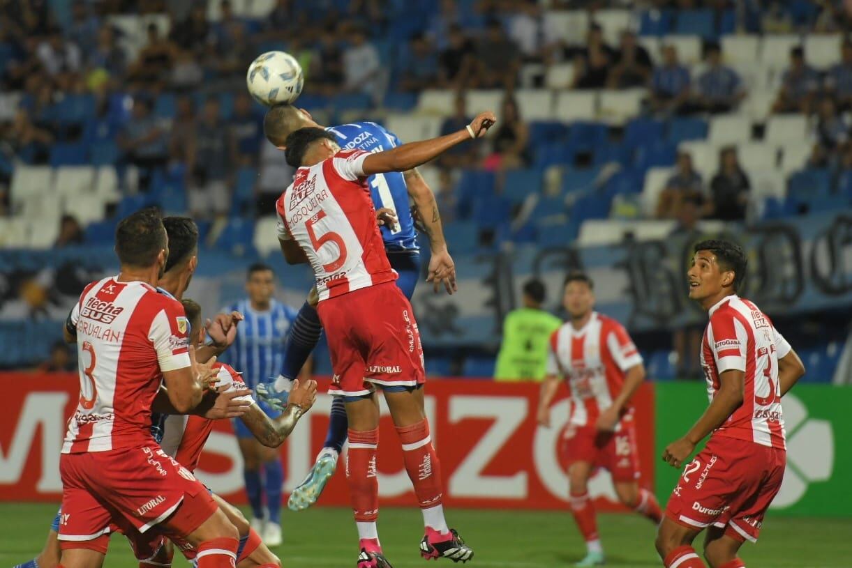 Por la quinta fecha de la Copa de la Liga Profesional, el Tomba recibe a Unión SF en el estadio Malvinas Argentinas. / Ignacio Blanco (Los Andes).