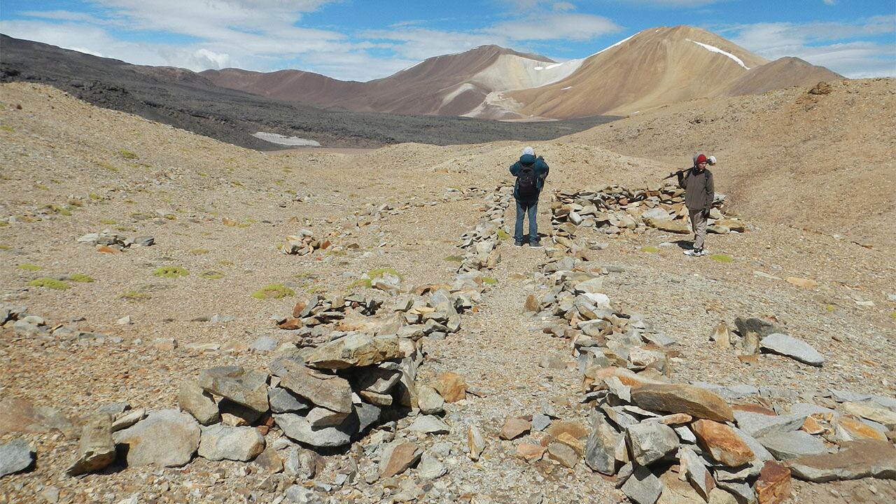 Científicos analizan un recinto pircado de 30 metros en el área Sur de la reserva. | Foto: gentileza