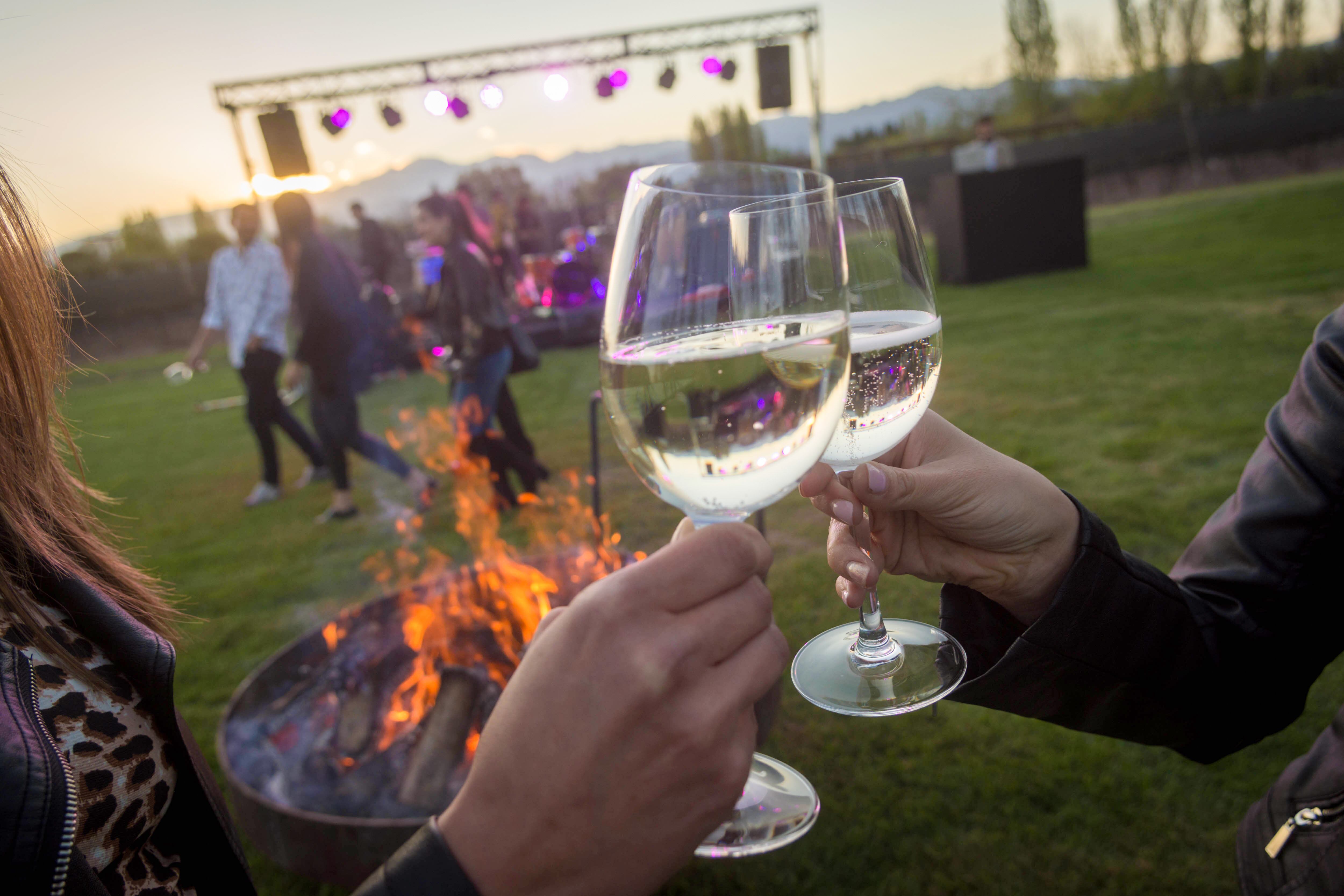 Los sunset en bodegas son cada vez más populares en Mendoza