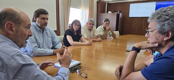 El ministro de Producción, Rodolfo Vargas Arizu, recibió a productores afectados por las últimas contingencias climáticas en San Rafael. Foto: Prensa Gobierno de Mendoza