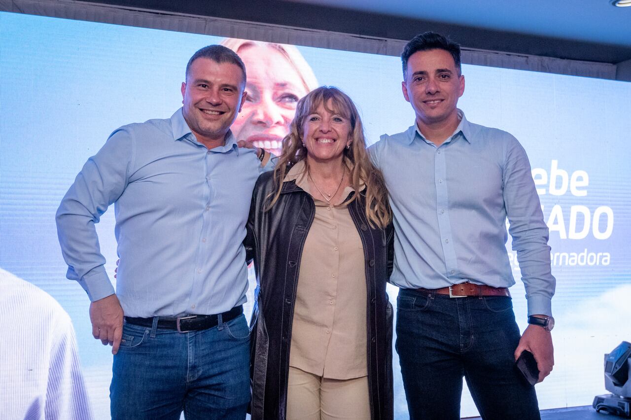 Búnker Cambia Mendoza 
El frente Cambia Mendoza vive un clima de optimismo, Alfredo Cornejo es el gobernador electo y Hebe Casado la vicegobernadora, le sacaron mas 10 puntos a Omar De March.i 

Foto: Ignacio Blanco / Los Andes 
