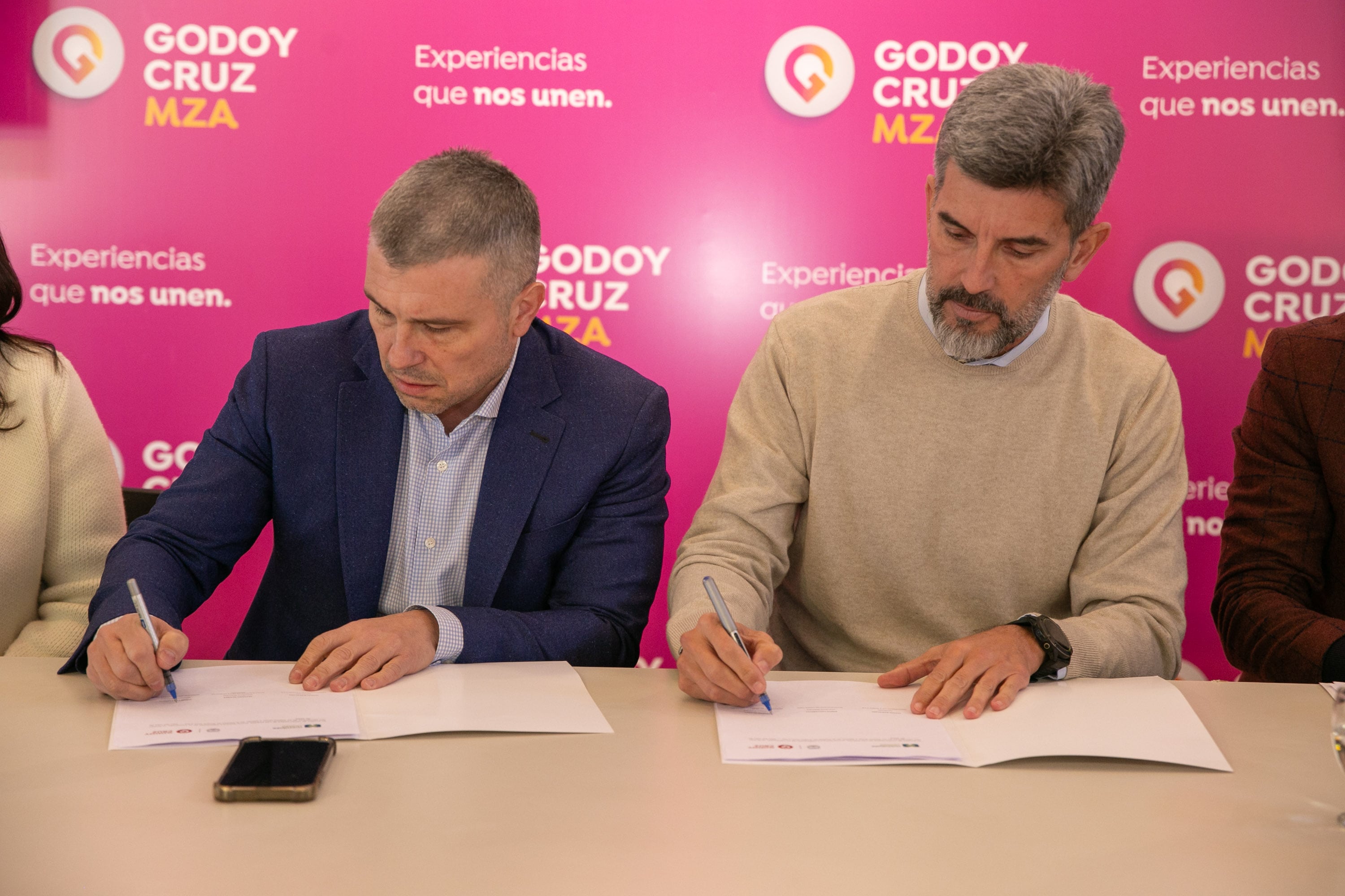 Ciudad firmó un acuerdo con Godoy Cruz para ampliar el recorrido del Mendoza City Tour