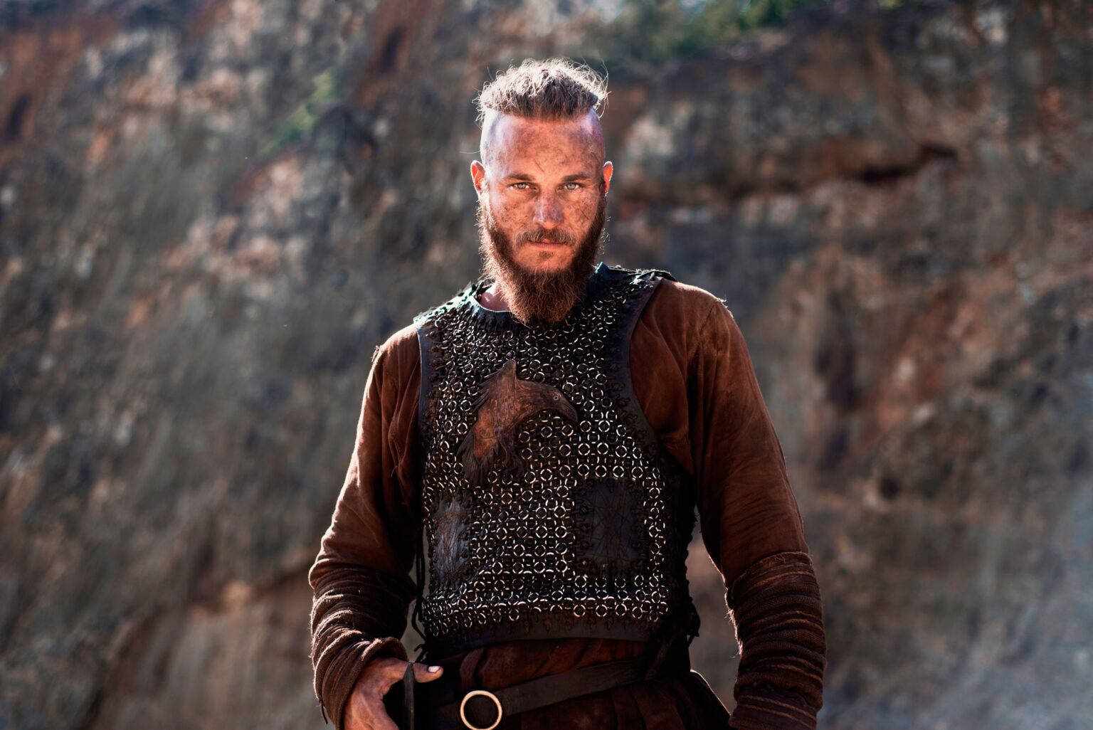 Travis Fimmel no se encontró con sus compañeros de serie por compromisos en nuevos rodajes