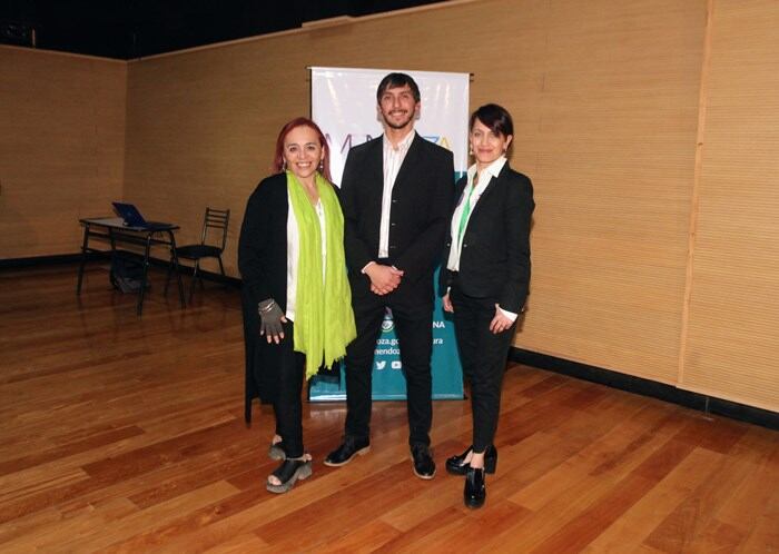 Sara Verón (productora ejecutiva), Franco Agüero (director) y Jorgelina Flores (guionista), los hacedores de "Juglares de Vendimia", la fiesta de 2023. / Gentileza: MInisterio de Cultura de Mendoza