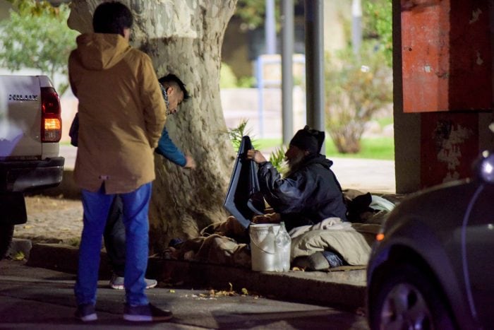 Ante las bajas temperaturas, en los últimos días se intensificaron los operativos de asistencia de personas en situación de calle