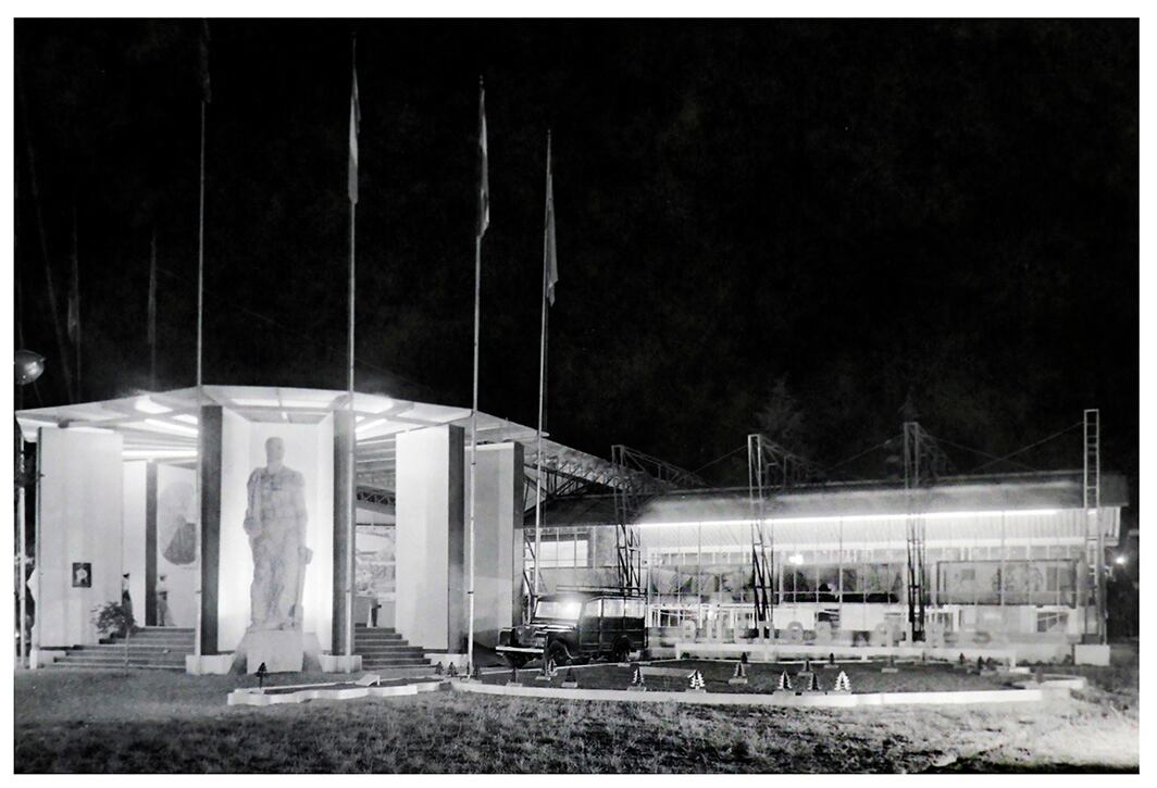 El stand de la Provincia de Buenos Aires, impactó por la gran escultura del General San Martín (esculpida por Luis Perlotti), en el ingreso. Foto: Orlando Pelichotti / Los Andes