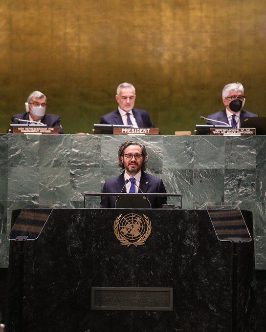 En el marco de la Conferencia del Tratado sobre la No Proliferación de las Armas Nucleares, Argentina se mostró a favor de la eliminación de armas nucleares, a través del canciller Cafiero.