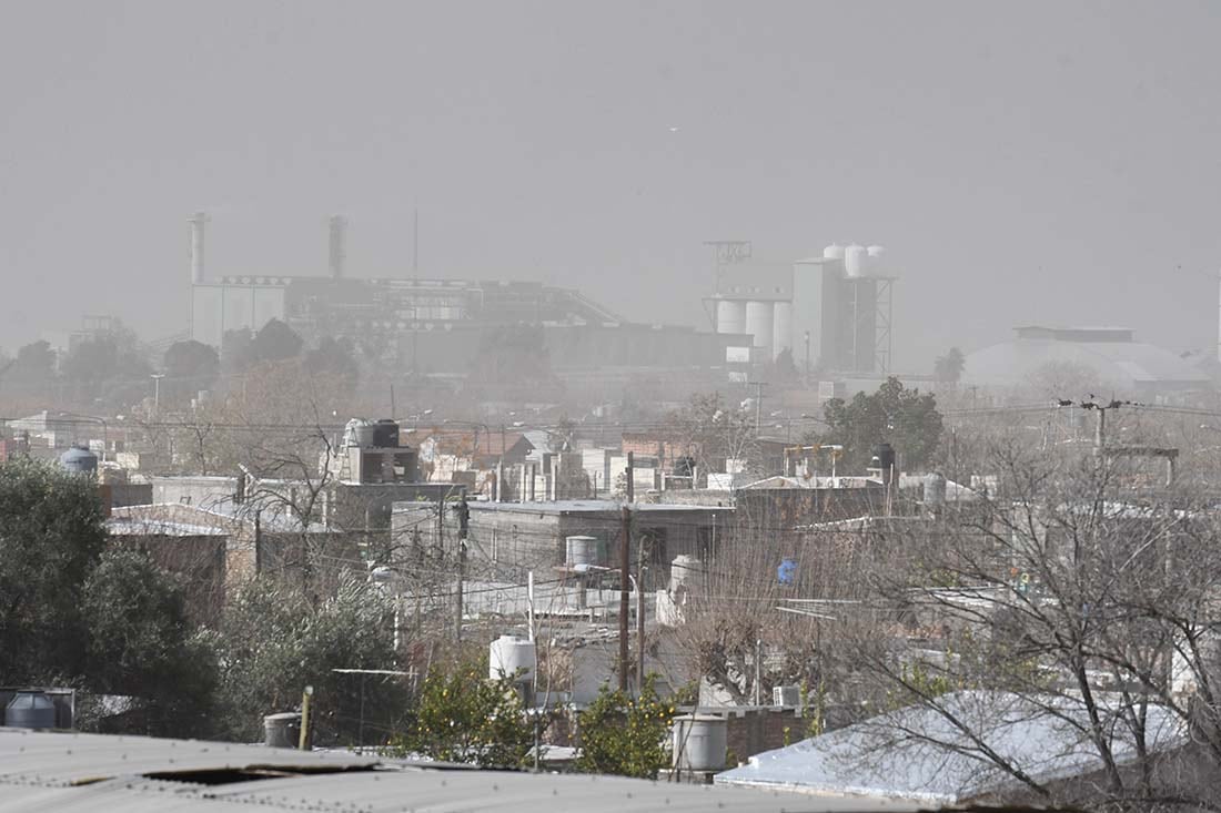 Fuertes ráfagas de viento Zonda  en Mendoza