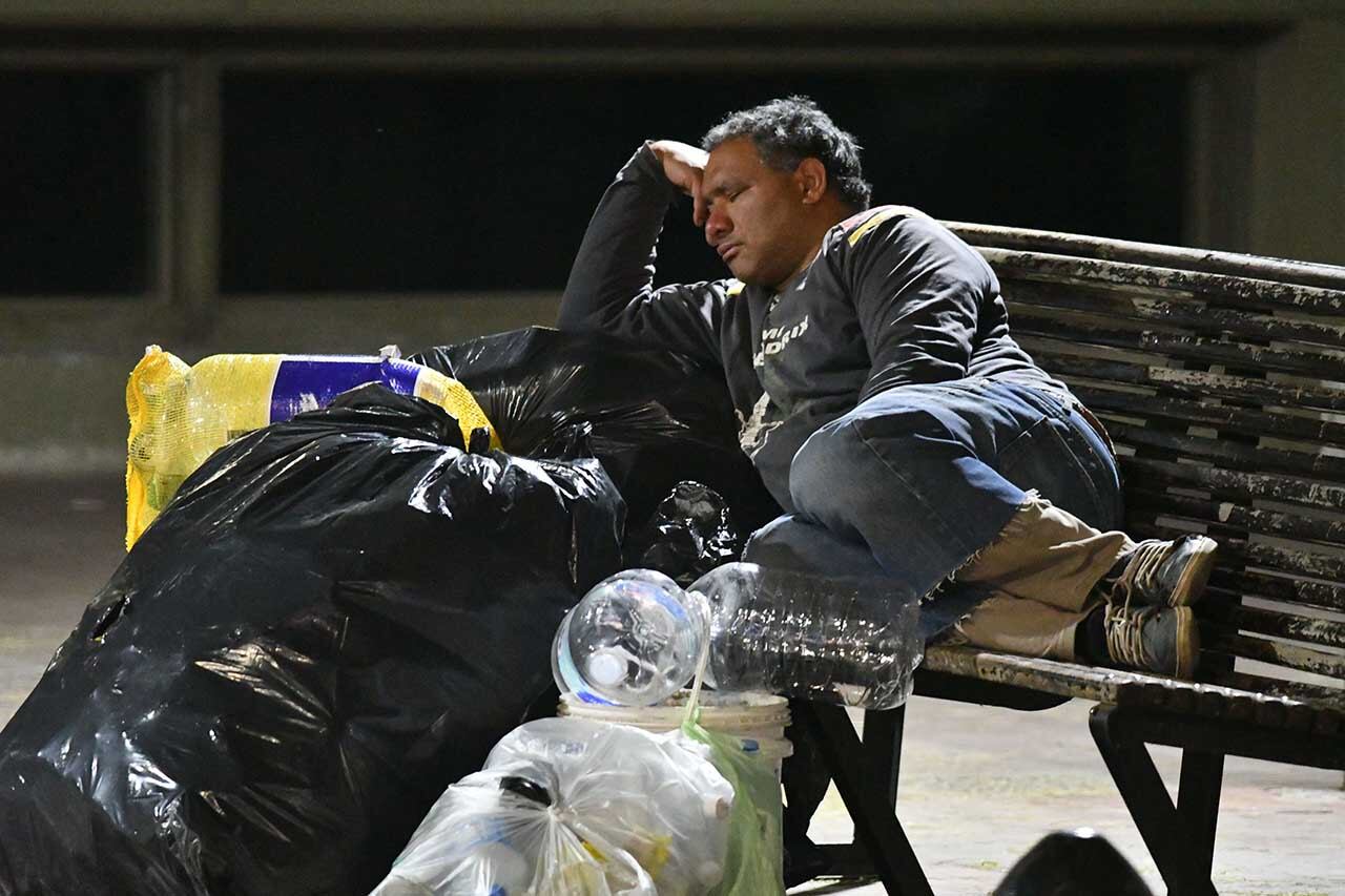 Aumentó el índice de pobreza en la provincia de Mendoza, cada vez mas indigentes que viven en situación de calle y no tienen un techo para dormir
Foto: José Gutierrez / Los Andes 