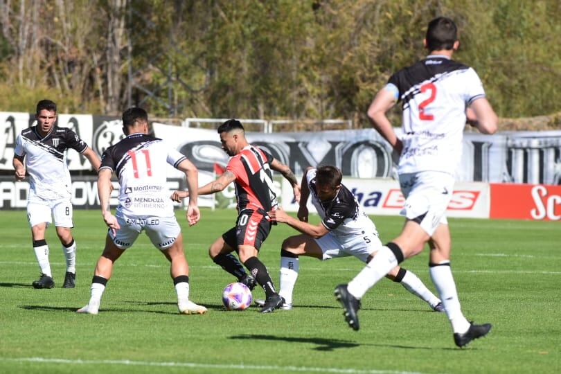 Por la 32° fecha de la Primera Nacional, Gimnasia recibe a Chacarita. / Mariana Villa (Los Andes).