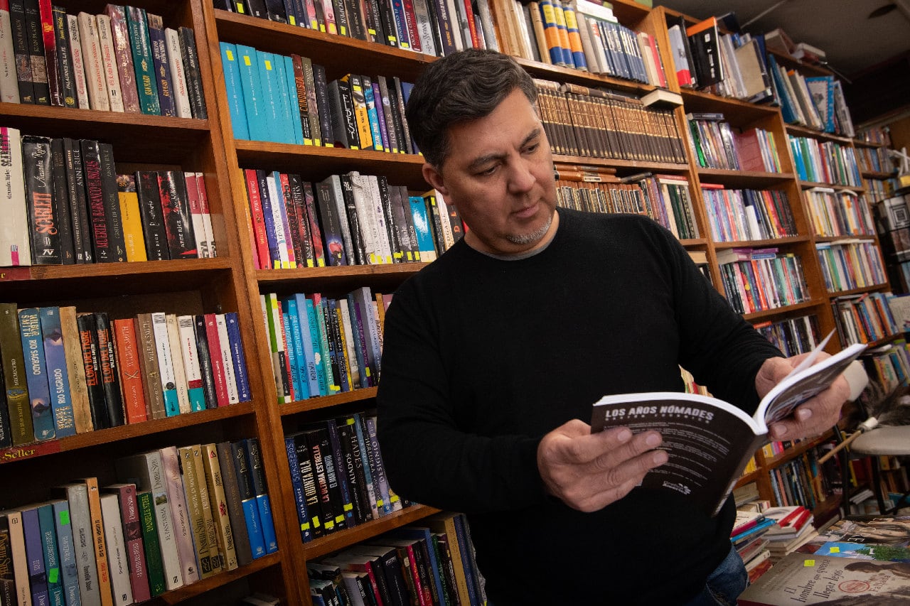 Ivan Miszei, propietario de la librería que lleva su nombre. | Foto: Ignacio Blanco / Los Andes 
