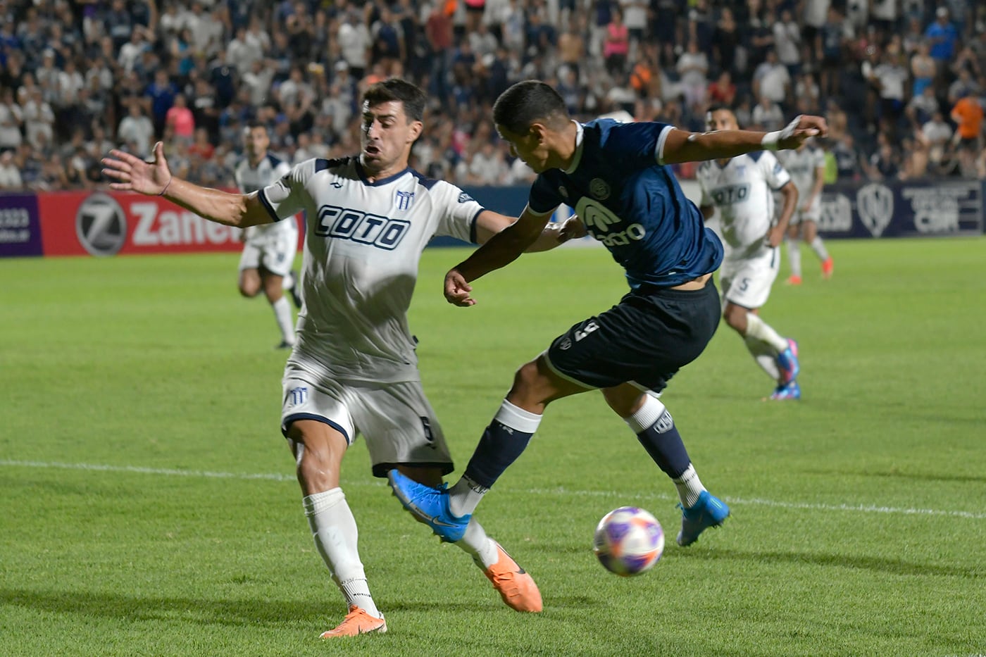 Independiente Rivadavia enfrenta a Tristán Suárez, para prenderse arriba en la Zona B de la Primera Nacional.

Foto: Orlando Pelichotti