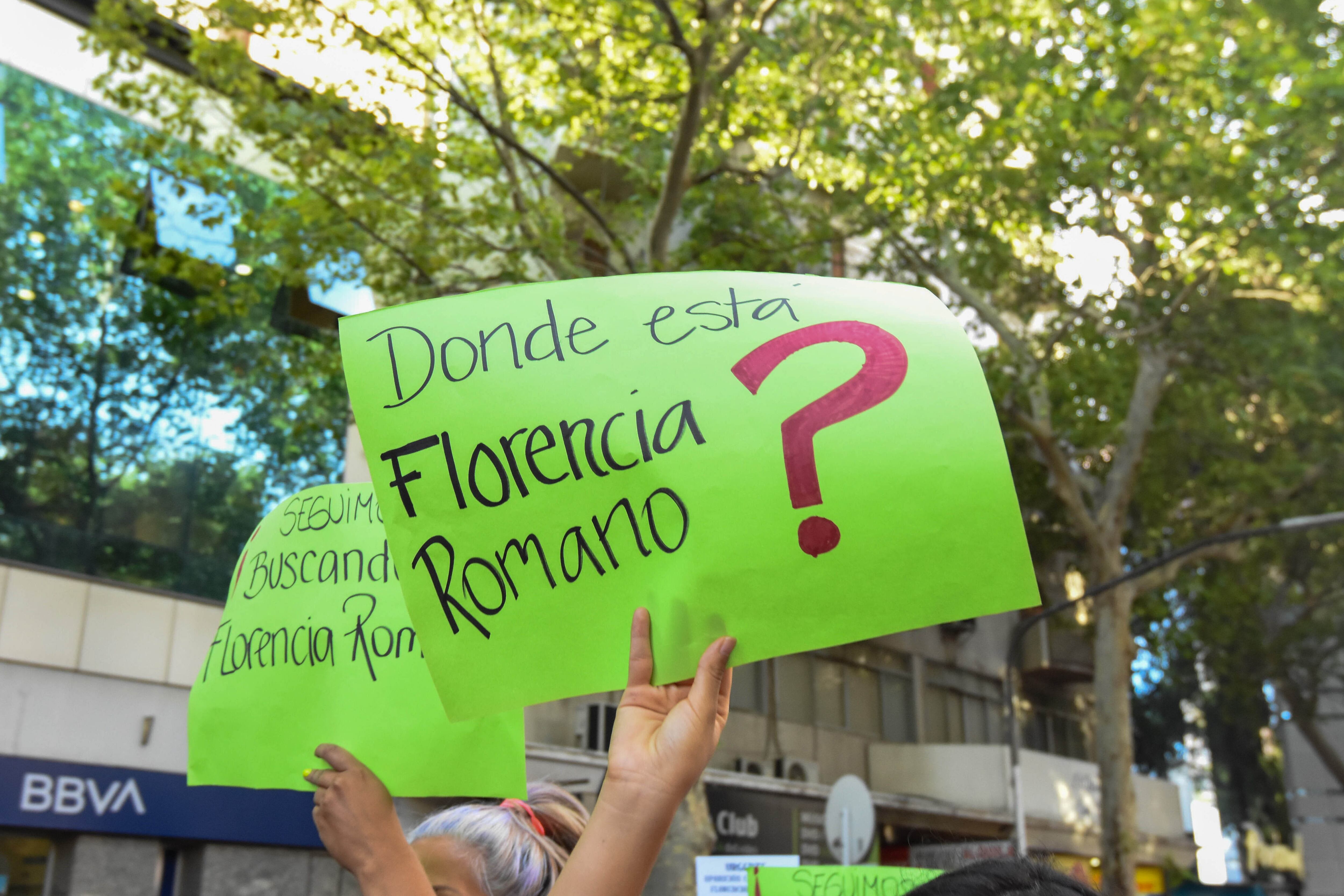 Los manifestantes se enteraron del hallazgo de restos humanos mientras marchaban por el centro mendocino.