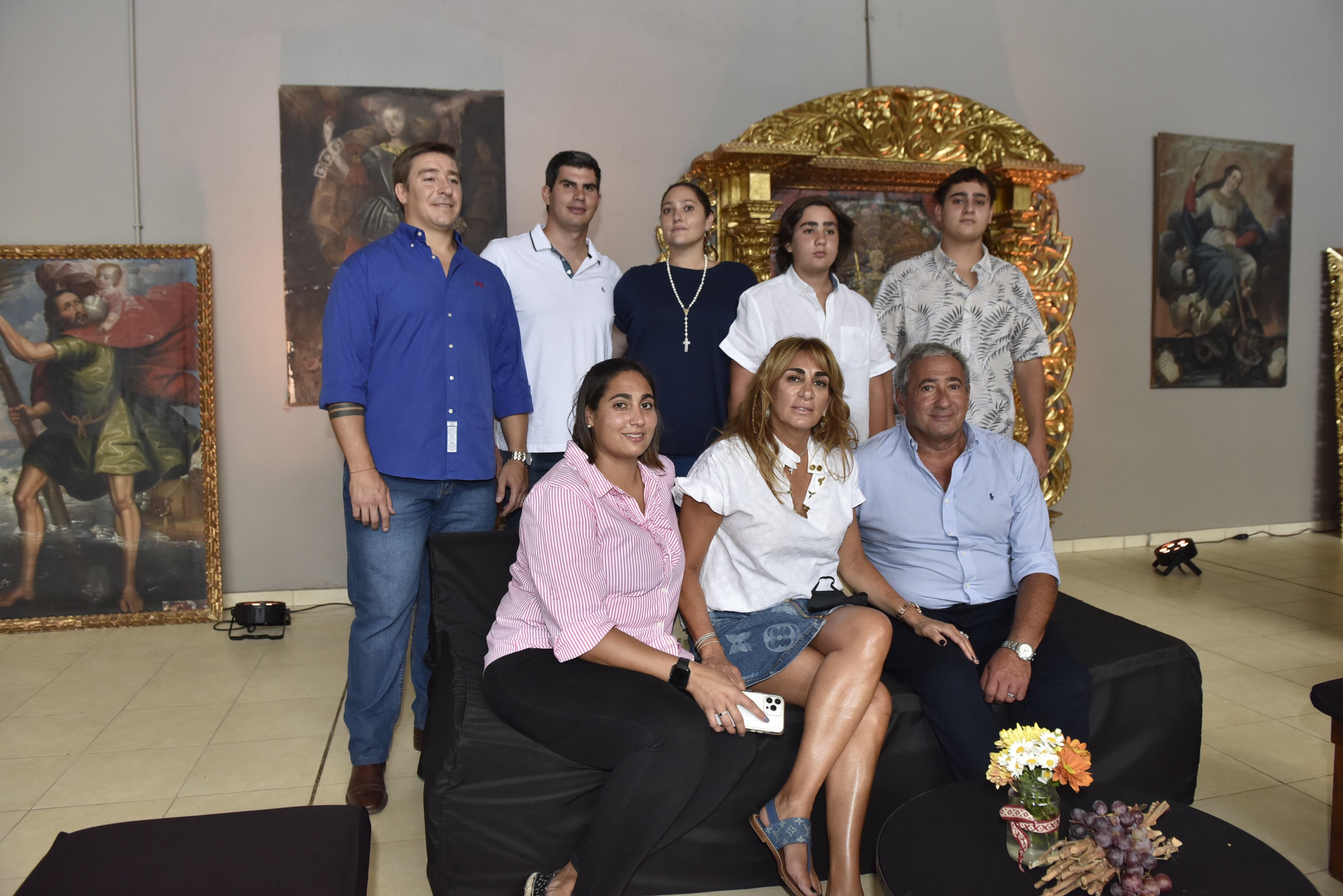 En la Foto: Federico Marguerettaz, Fabrizio Festino, Gimena Vila, Matías Vila, Alfredo Vila, Flor Vila, Beatriz Vázquez y Luis Alfredo Vila.