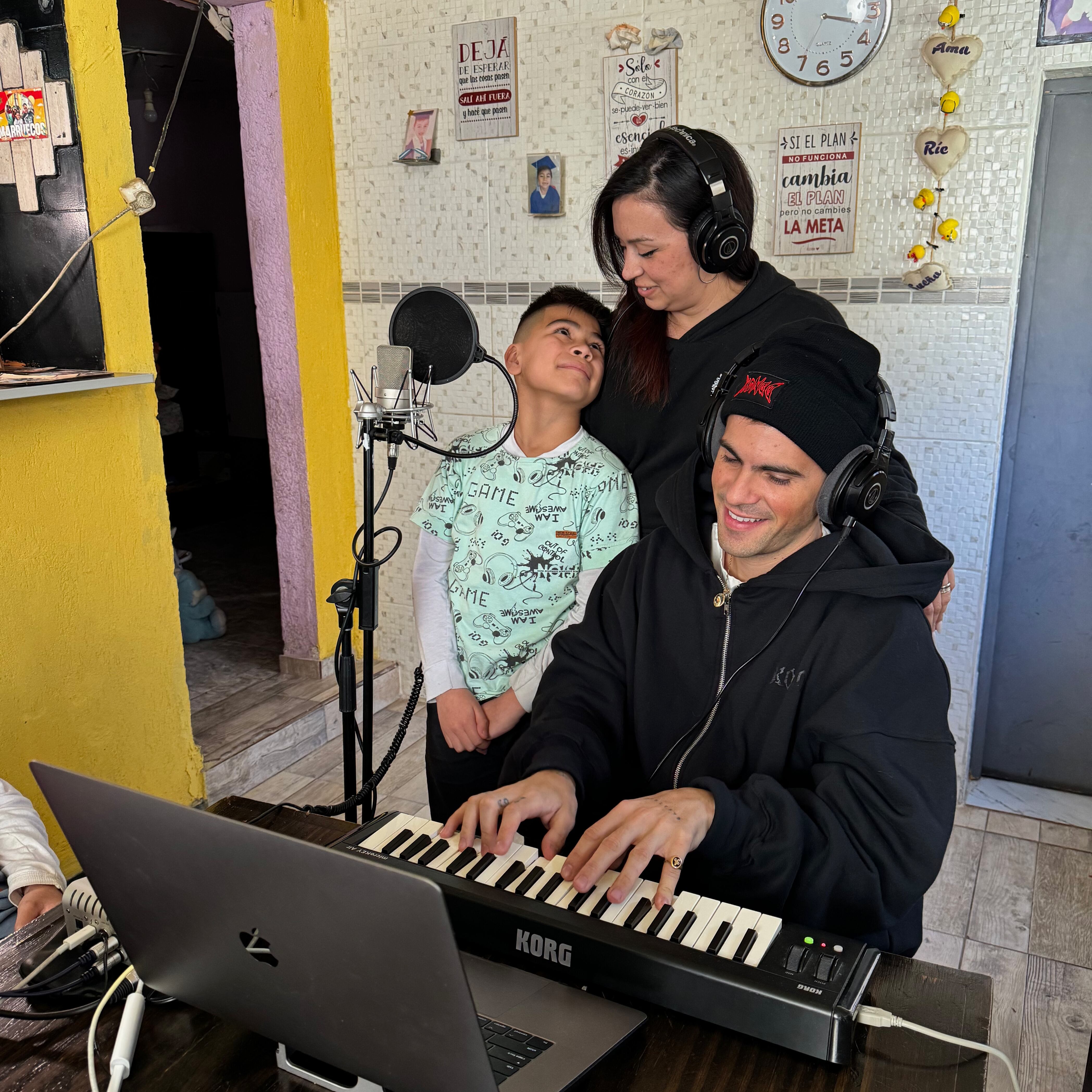 El cantante sorprendió a una familia de Tunuyán para su reciente proyecto.