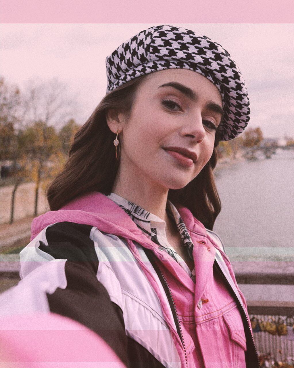 Lily Collins popularizó el uso de boinas en la serie Emily en París