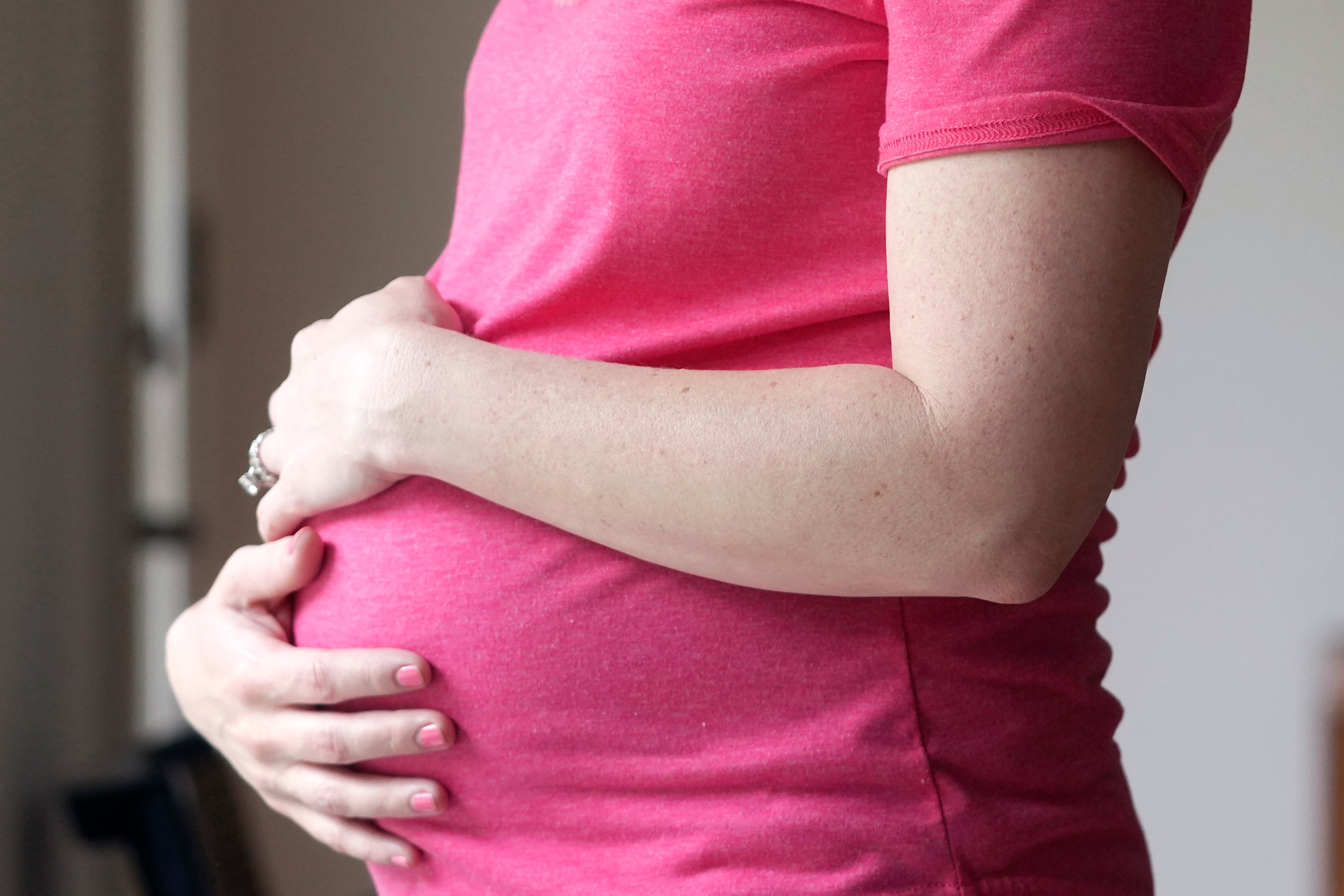 La tendencia a postergar la maternidad o buscar un hijo más a una mayor edad se afianza en Mendoza. Esto a tal punto que actualmente, 2 de cada 10 bebés que nacen en la provincia lo hacen de una madre de más de 35 años.
. (AP Foto/LM Otero, Archivo)