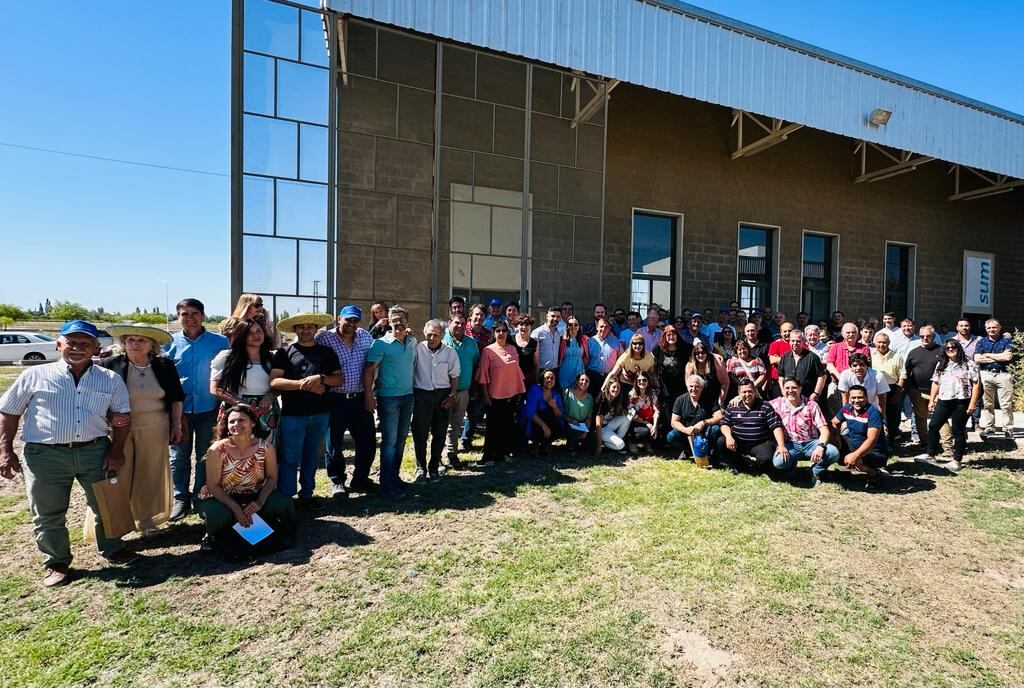 Productores que integran la Asociación de Viñateros de Mendoza.