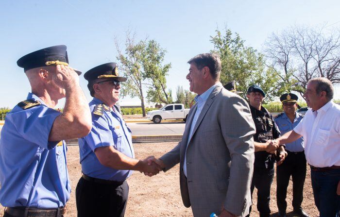 El vicegobernador Mario Abed en el acto de entrega de equipamiento policial en el Este. Prensa Mendoza