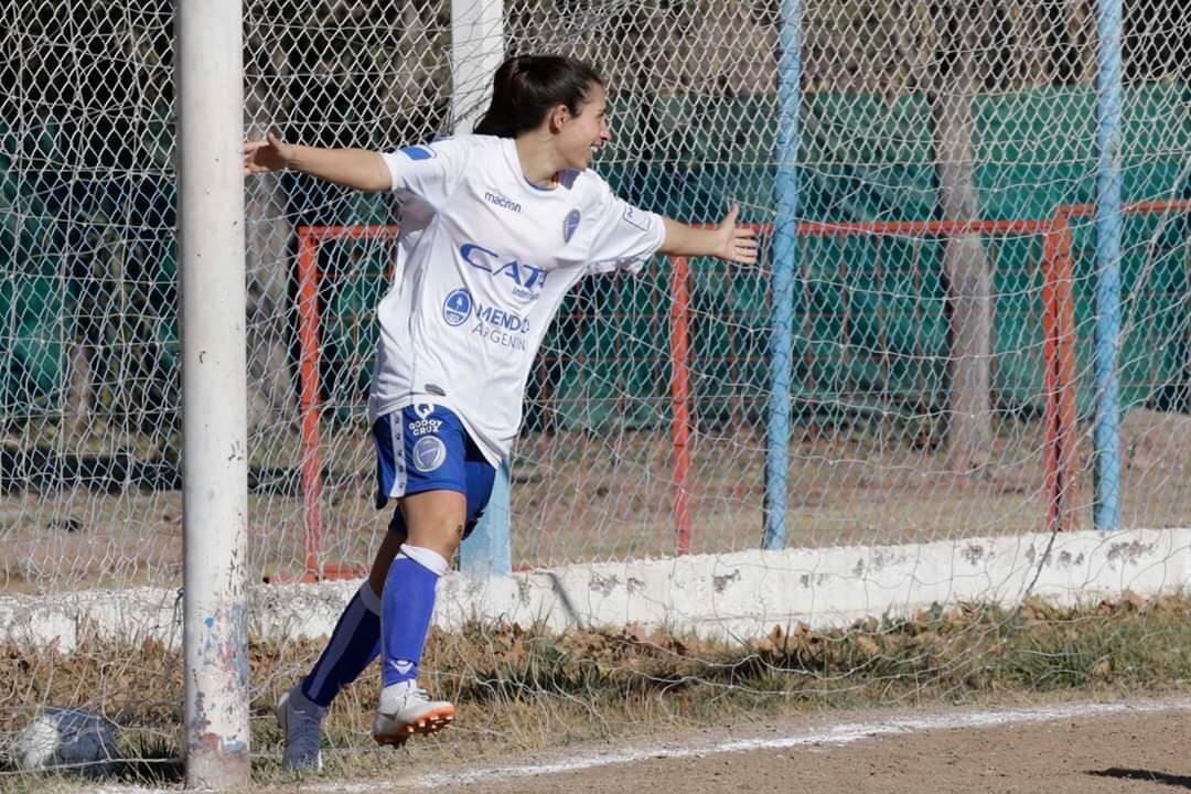 Verónica Cabrera, festejando su gol./Gentileza